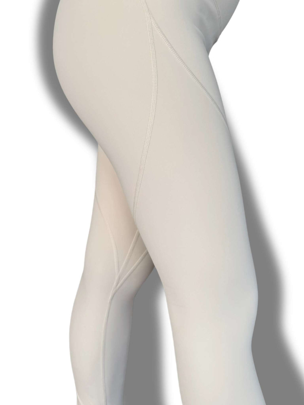 Detalle costura lateral pierna legging VA Pearl Champagne