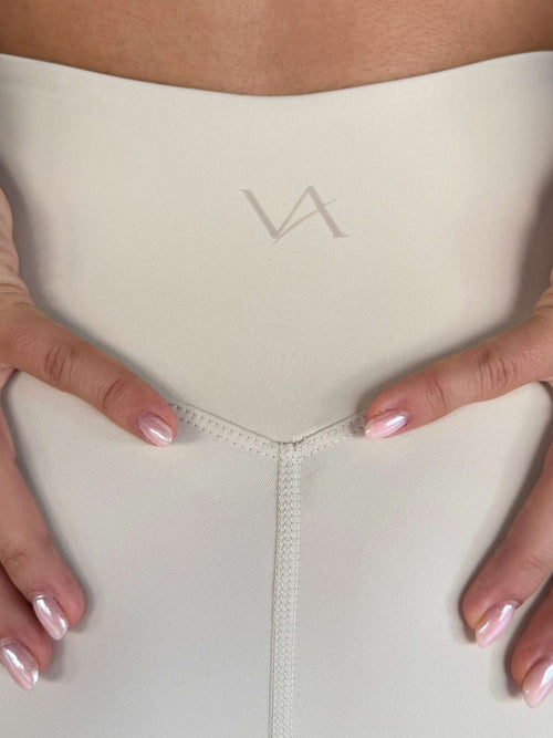 Legging VA color Pearl Champagne, detalle costura central